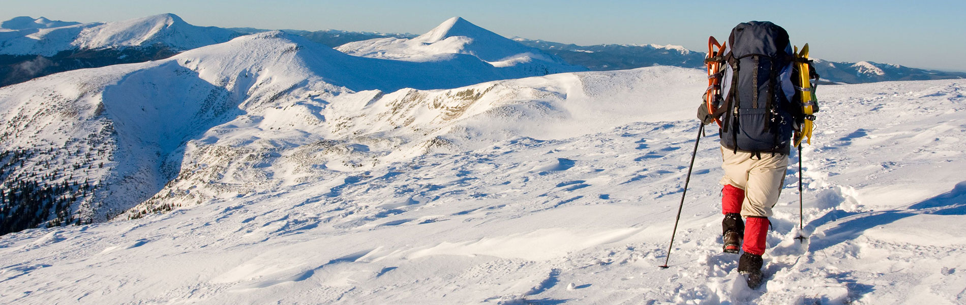 Wanderer auf Schneebedecktem Berg